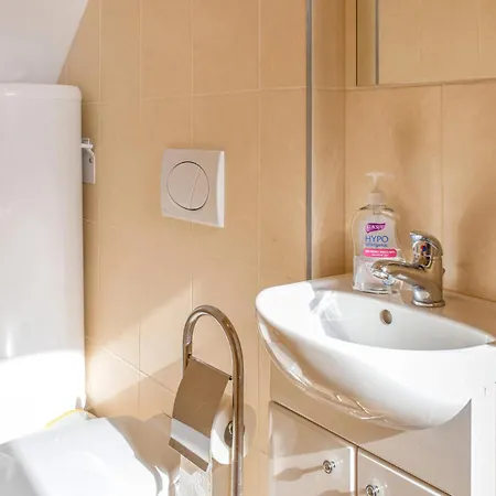 2 Bedroom Cozy In